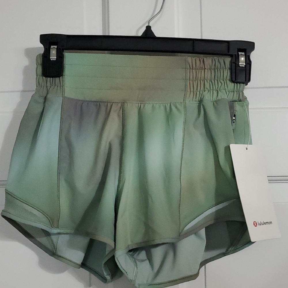 NWT Lululemon Hotty Hot HR 2.5in Palm Court Women's Shorts Sz 14